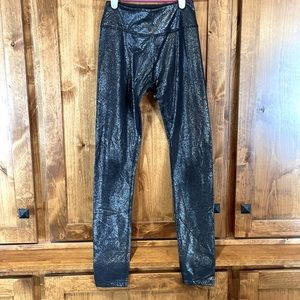 Beyond yoga black metallic leggings size XS